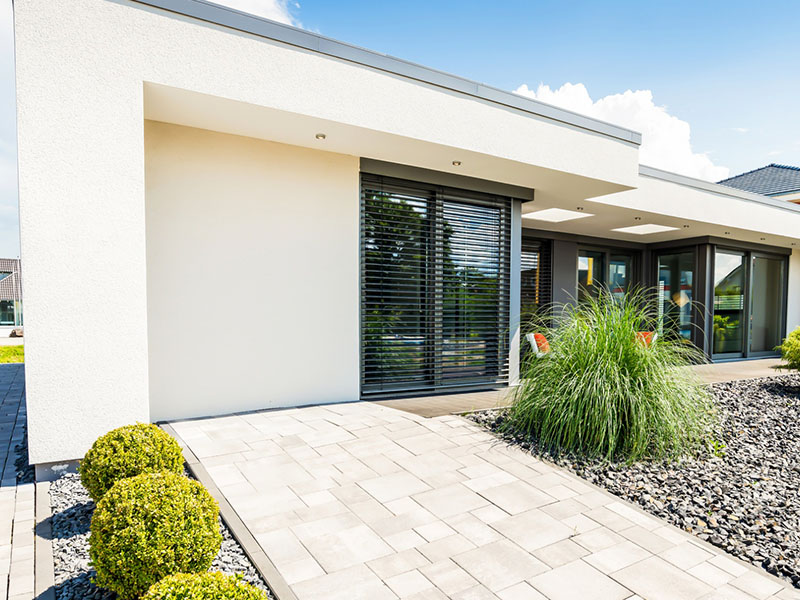 Photo d'illustration : dallage devant une maison d'architecte